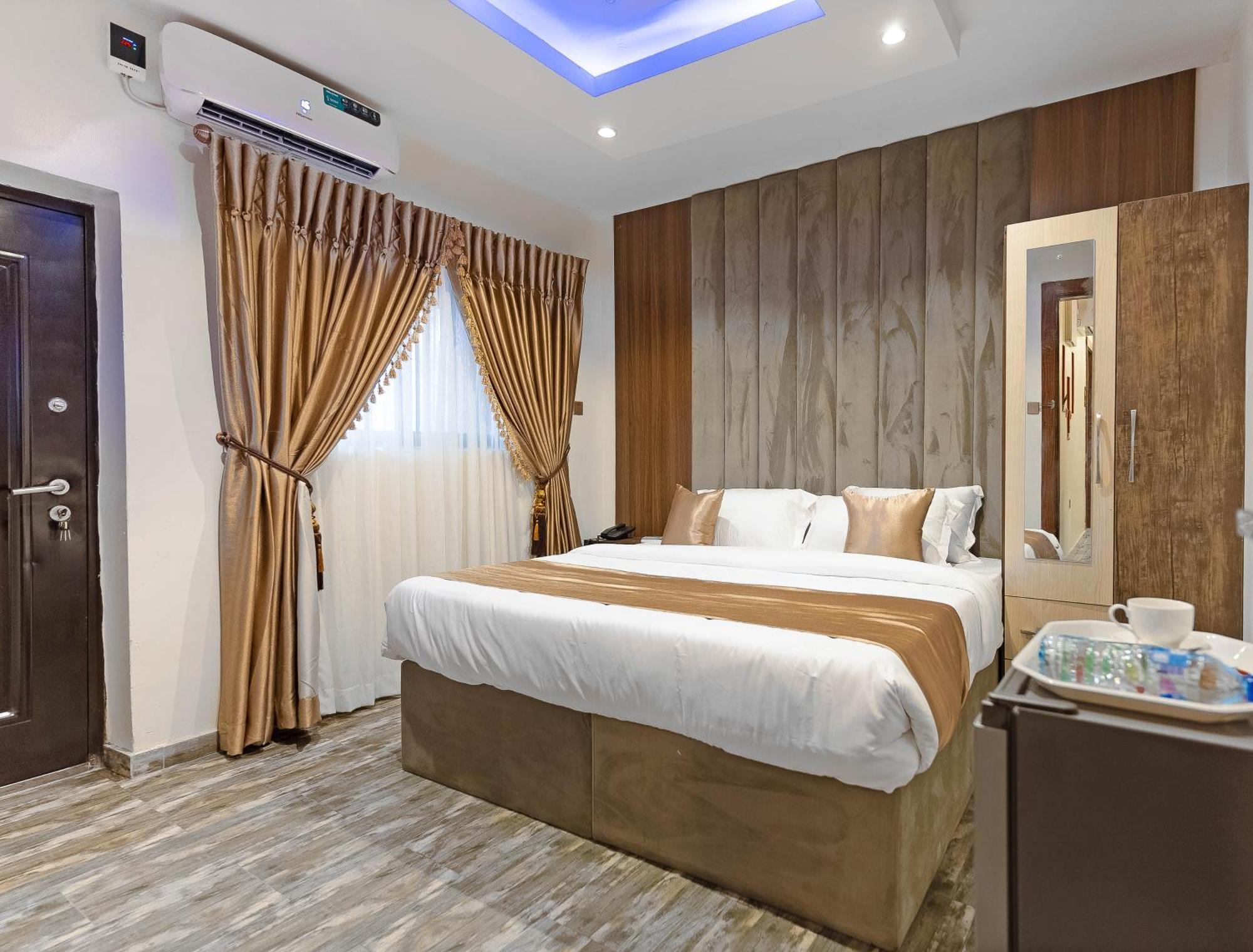 God'S Touch Apartments Remi Fani Kayode Gra. Ikeja Exterior photo